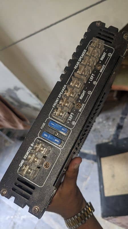 Car amplifier and speaker for sale urgent 6