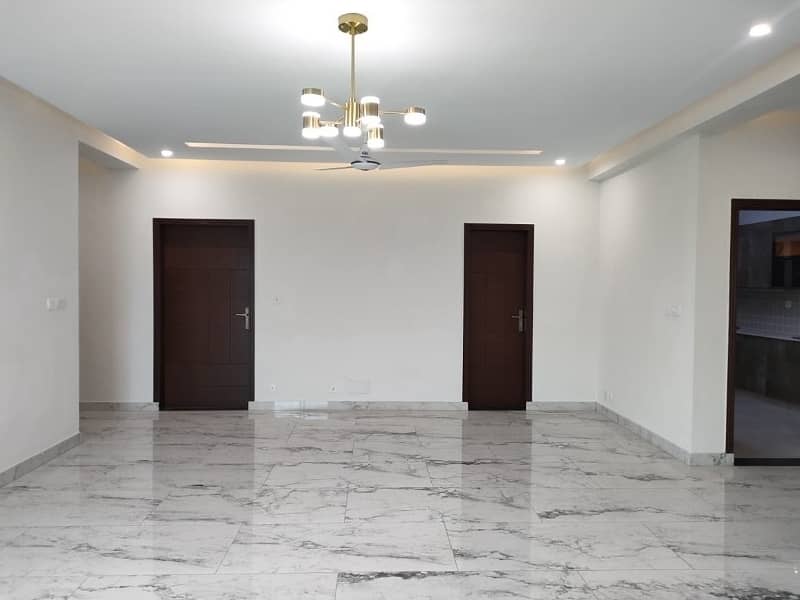 BRAND NEW 10 Marla 3 Bed Apartment On 5th Floor For Sale In Askari 11 Sec-D, Lahore 8