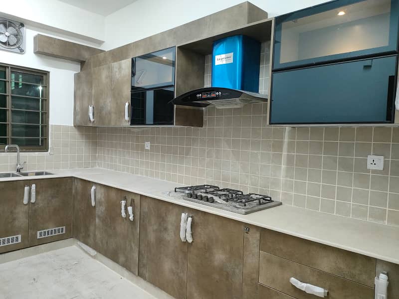 BRAND NEW 10 Marla 3 Bed Apartment On 5th Floor For Sale In Askari 11 Sec-D, Lahore 10
