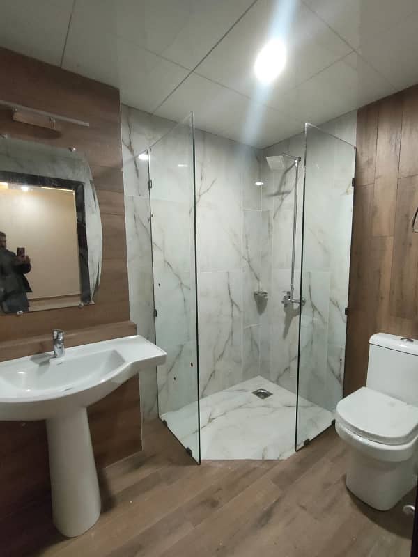 BRAND NEW 10 Marla 3 Bed Apartment On 5th Floor For Sale In Askari 11 Sec-D, Lahore 14