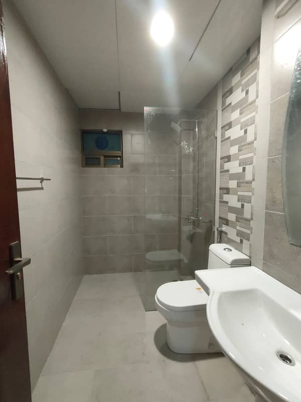 BRAND NEW 10 Marla 3 Bed Apartment On 5th Floor For Sale In Askari 11 Sec-D, Lahore 16