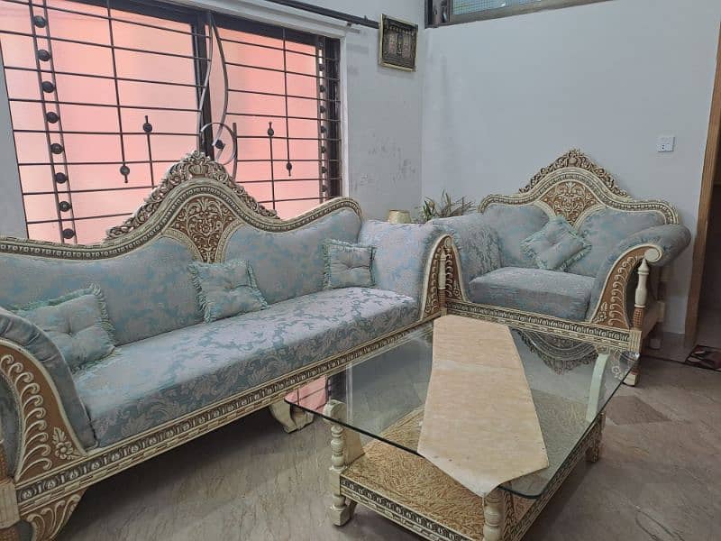 6 seaters sofa with 3 tables 0