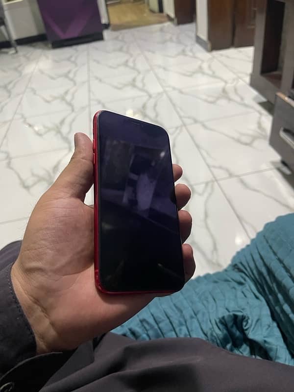 i phone 11 64 GB  non pta 4