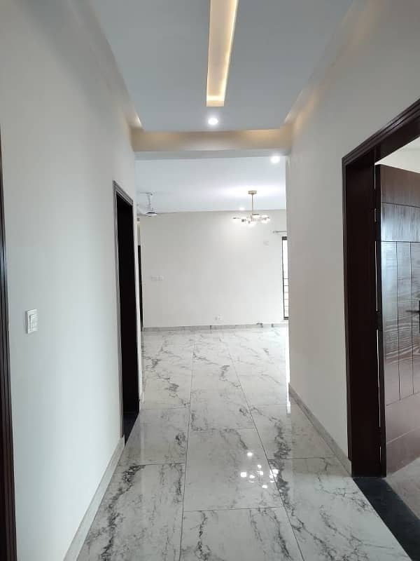 BRAND NEW 10 Marla 3 Bed Apartment On 5th Floor For Sale In Askari 11 Sec-D, Lahore 5