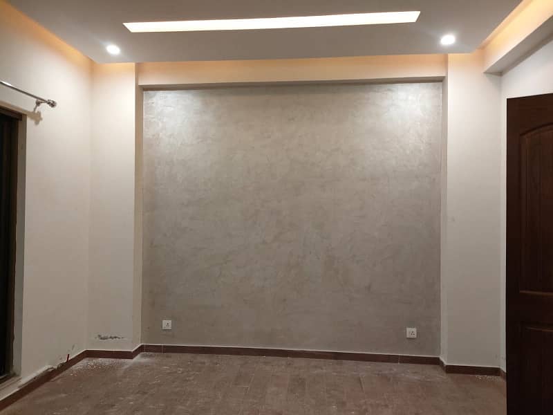 BRAND NEW 10 Marla 3 Bed Apartment On 5th Floor For Sale In Askari 11 Sec-D, Lahore 7