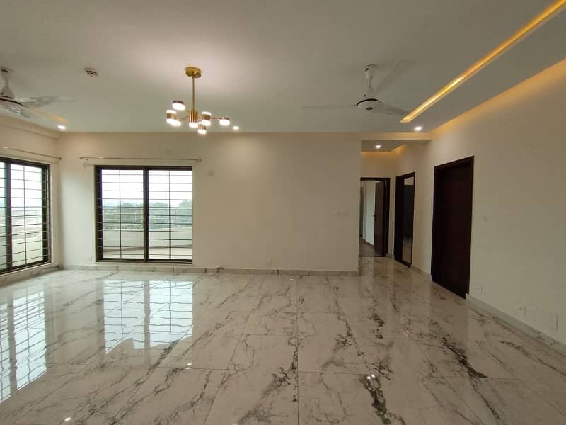 BRAND NEW 10 Marla 3 Bed Apartment On 5th Floor For Sale In Askari 11 Sec-D, Lahore 9