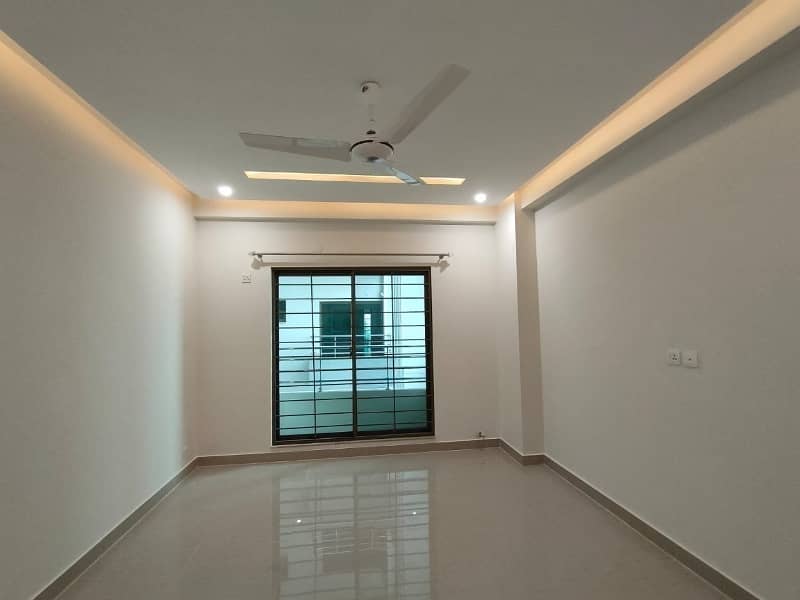 BRAND NEW 10 Marla 3 Bed Apartment On 5th Floor For Sale In Askari 11 Sec-D, Lahore 10