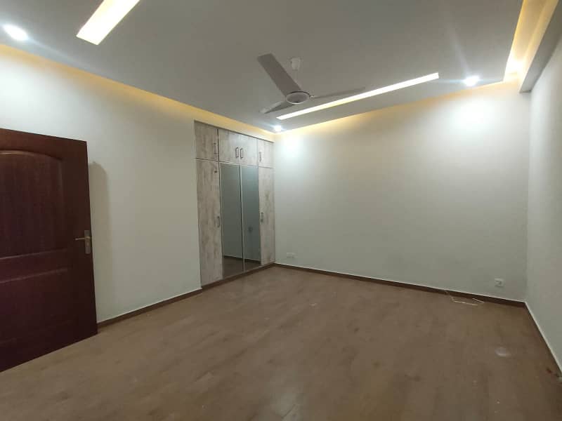 BRAND NEW 10 Marla 3 Bed Apartment On 5th Floor For Sale In Askari 11 Sec-D, Lahore 14