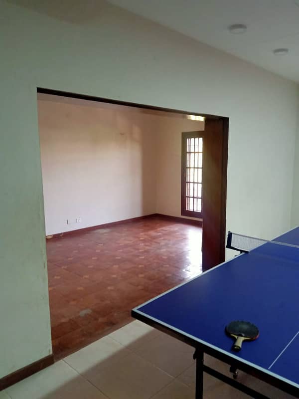 1000 sq yards bunglow near al tijrah building Ground plus 1 for Commercial use only 7