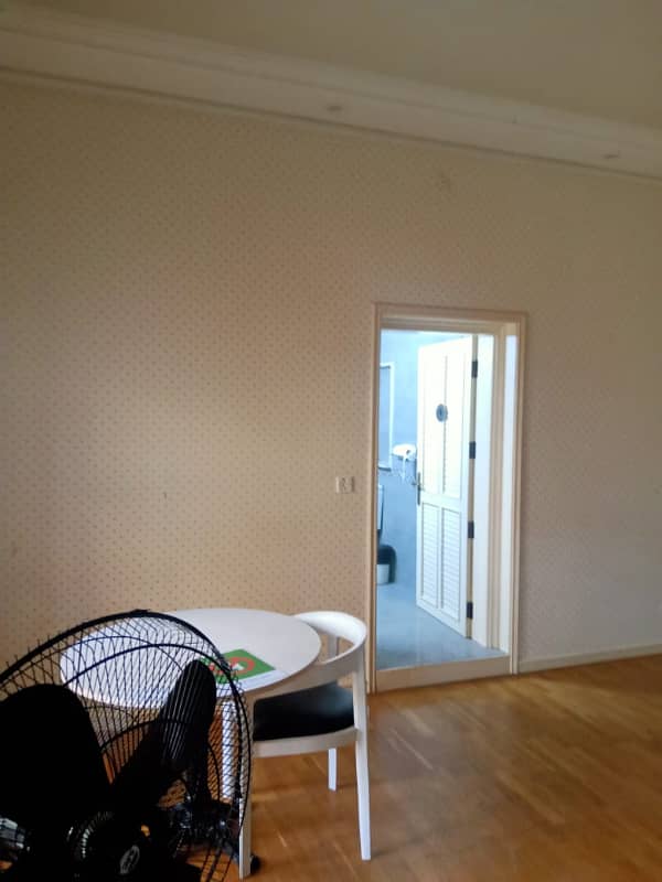 1000 sq yards bunglow near al tijrah building Ground plus 1 for Commercial use only 13