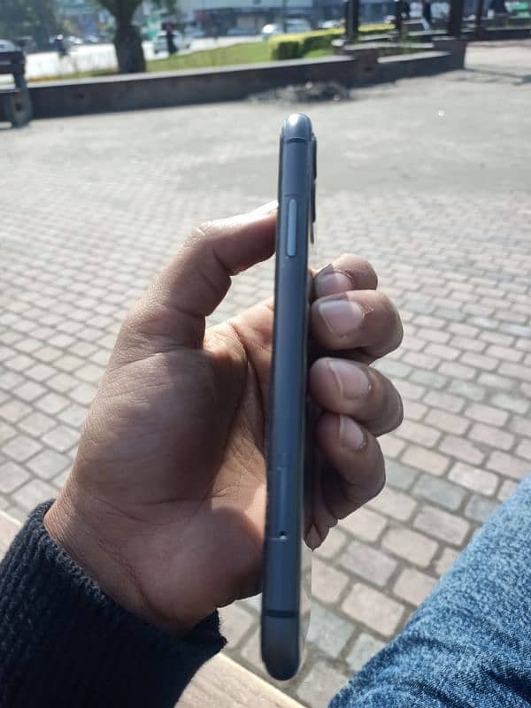 Iphone11 Factory unlock non PTA 128Gb 1