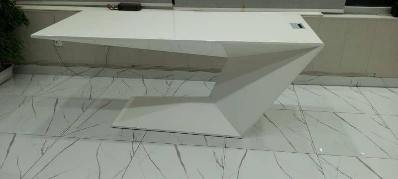 Table/luxury table/Executive table/table for sale/brand new table 1