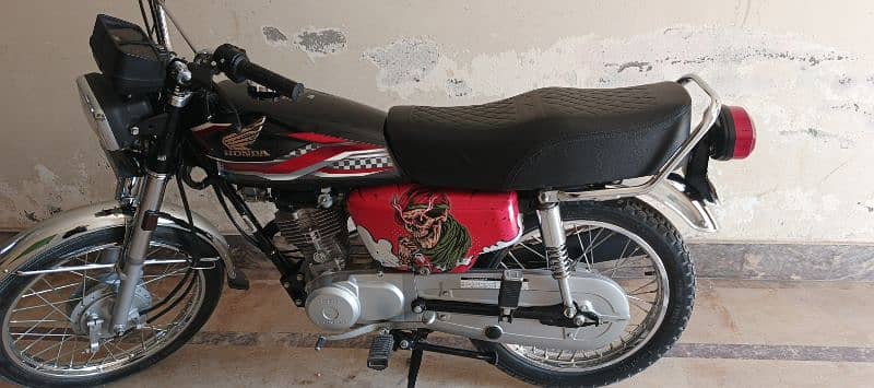 10/10 new bike hai number abhi lagvaya hai 3