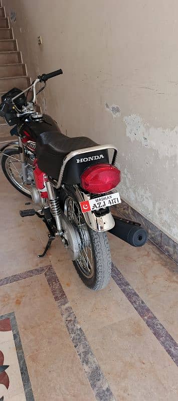 10/10 new bike hai number abhi lagvaya hai 4