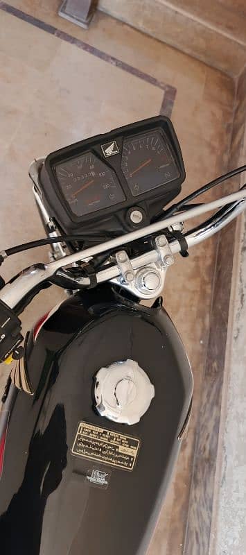 10/10 new bike hai number abhi lagvaya hai 7