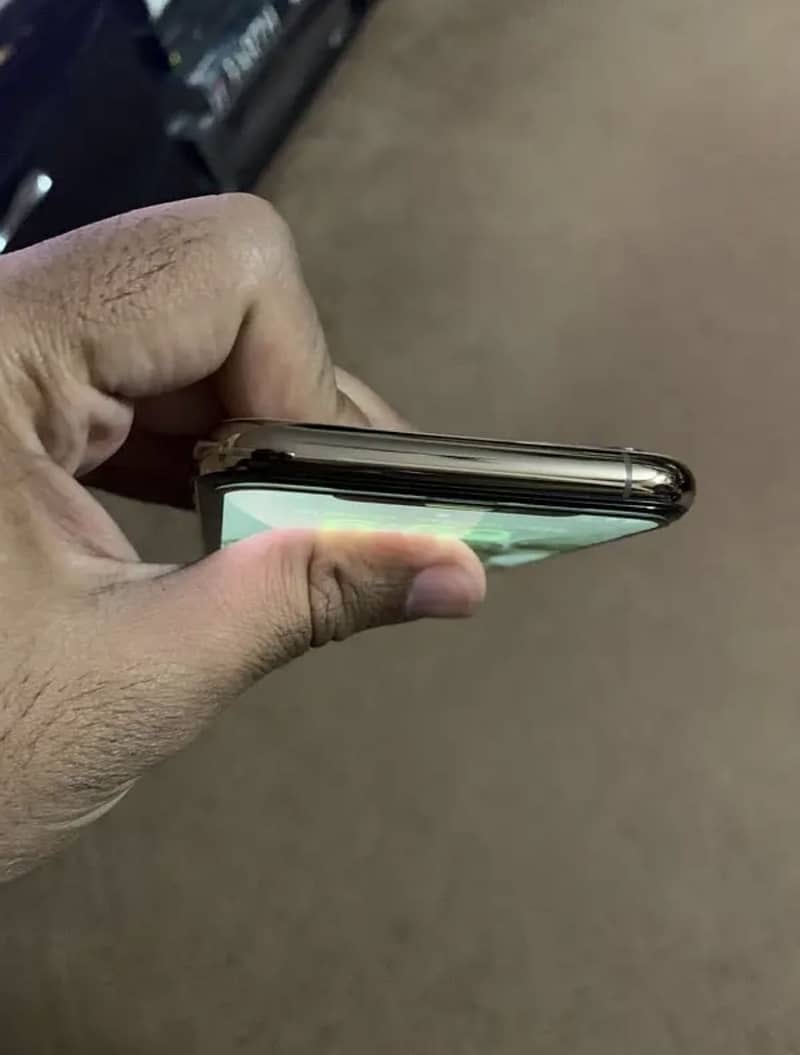 iPhone 11 Pro LLA Factory Unlock Water Pack Read full add please 4