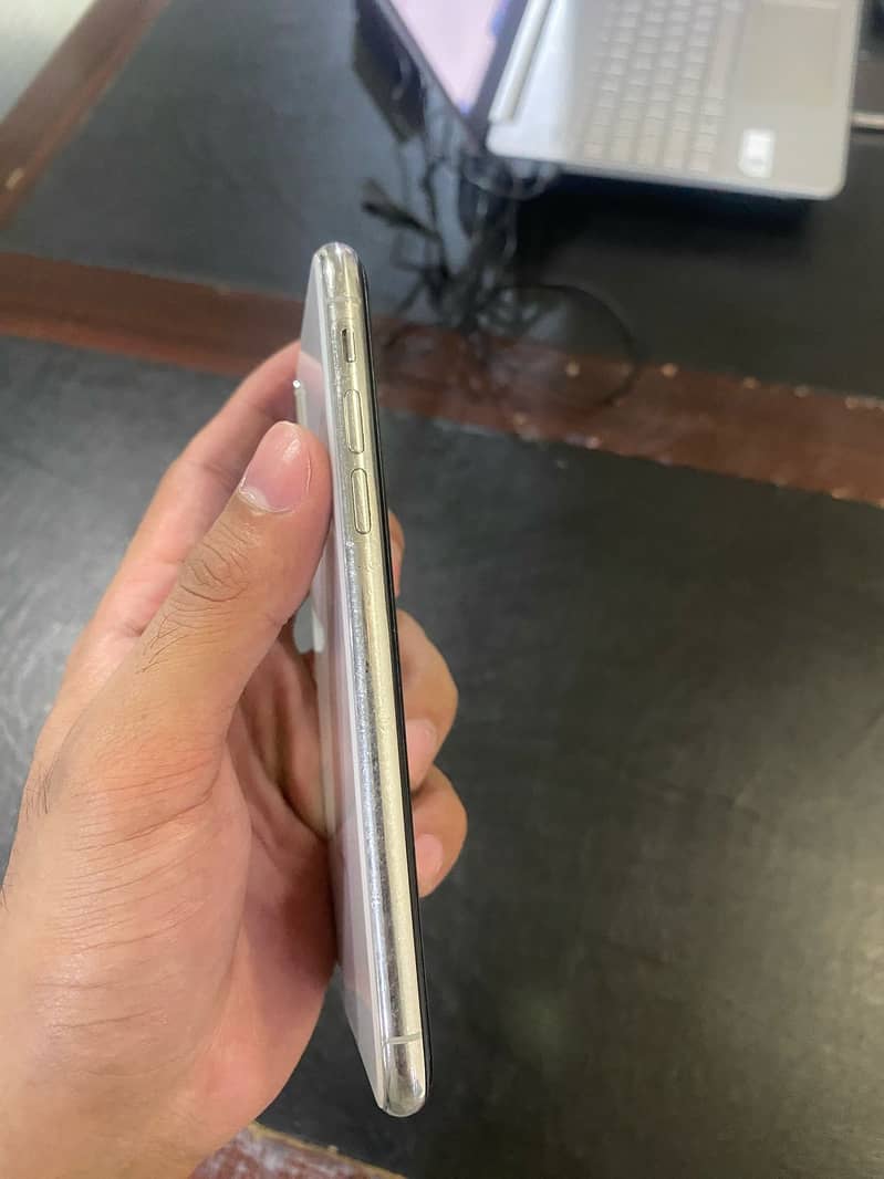 Apple iPhone X 3