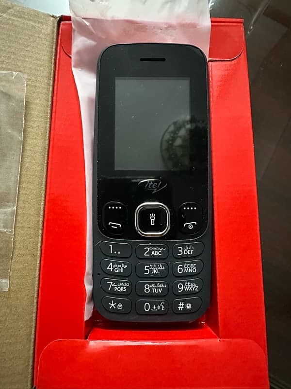 Itel phone , dual sim card , extra memory card space 3