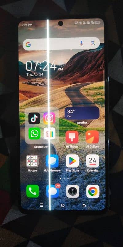 camon 20 GB ram 256 GB memory. . . all ok just ik white line hy display 1