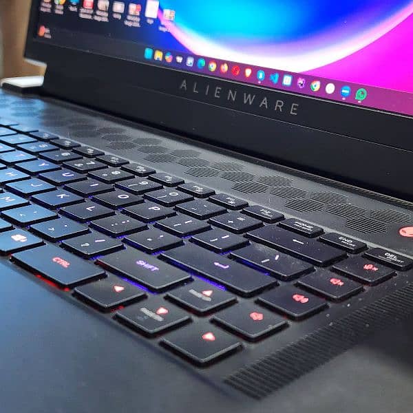 Alienware x17 R2 gaming laptop RTX 3080Ti 1