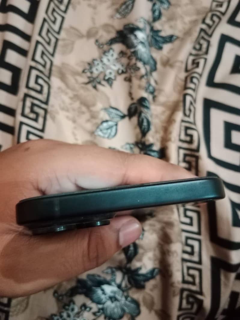 iPhone 15 plus 1