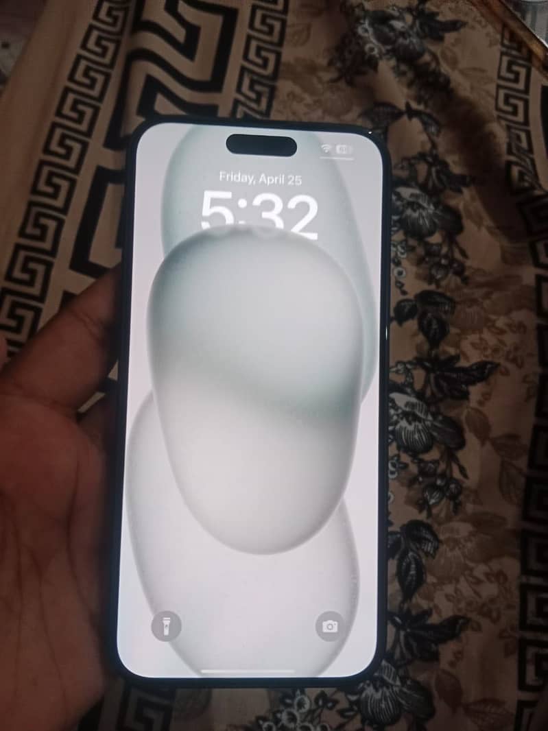 iPhone 15 plus 4
