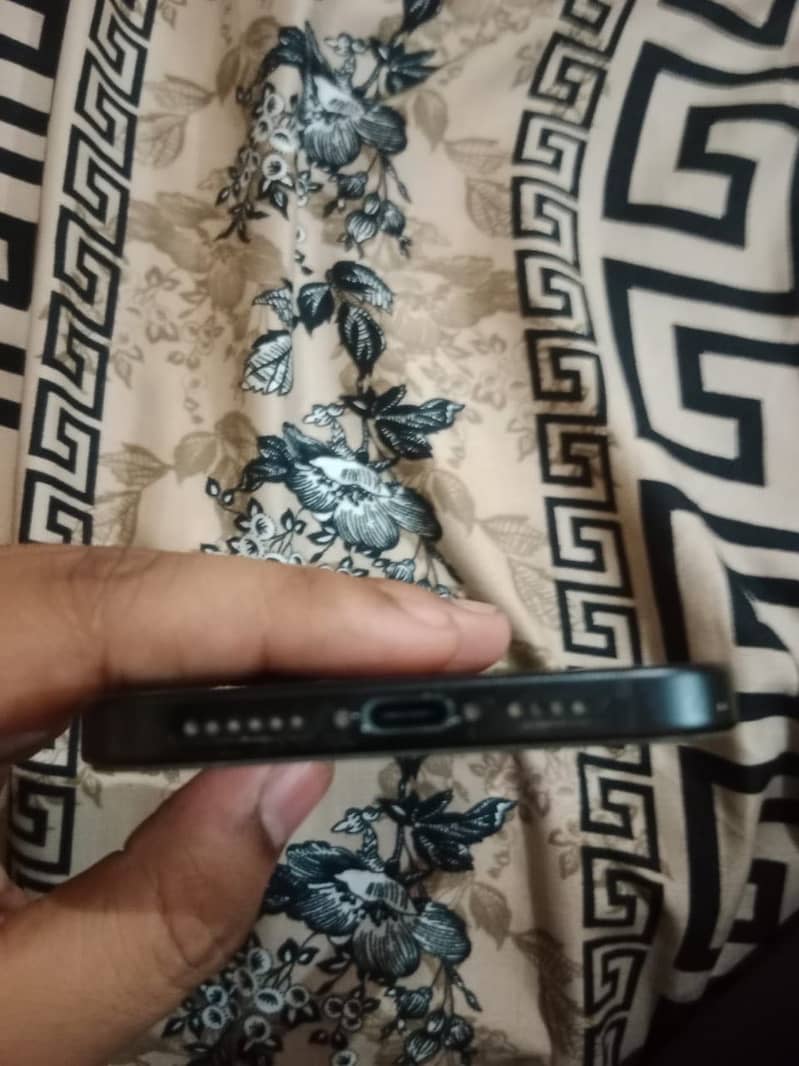 iPhone 15 plus 6