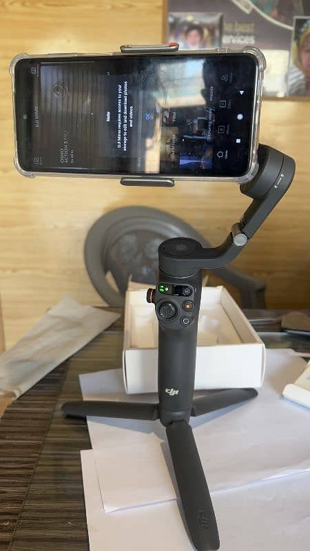 DJi osmo mobile 6 gimbal 0