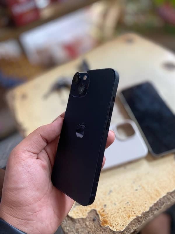 iPhone 13 0