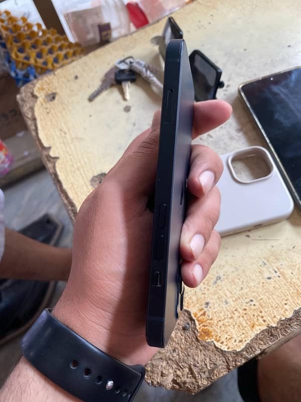 iPhone 13 1