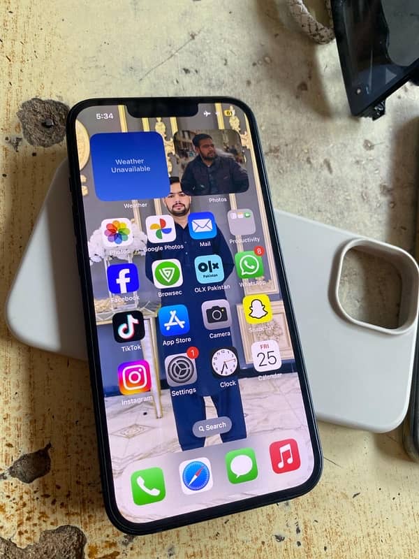 iPhone 13 3