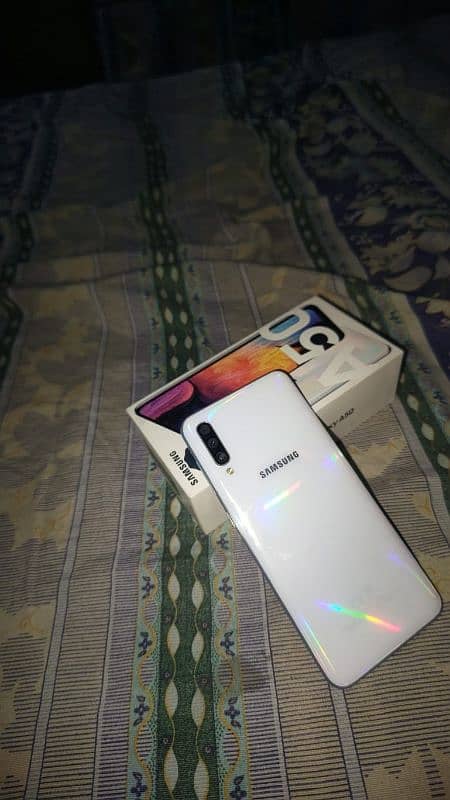 Samsung A50 4 128 1