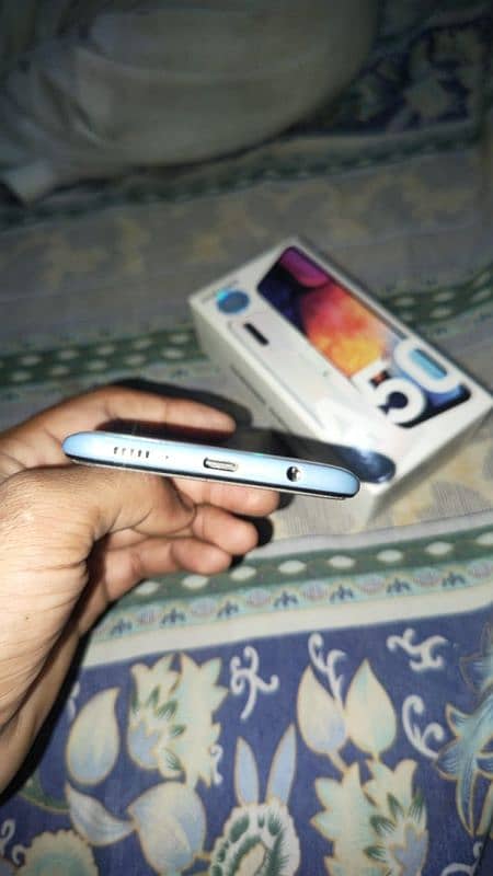 Samsung A50 4 128 5