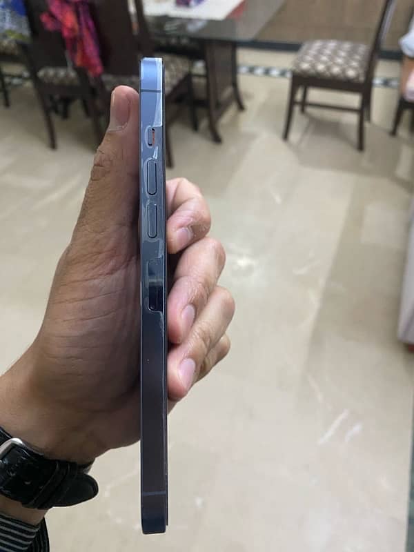 Iphone 13 pro max Complete box Just like Brand new 4