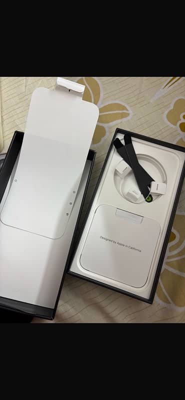Iphone 13 pro max Complete box Just like Brand new 9