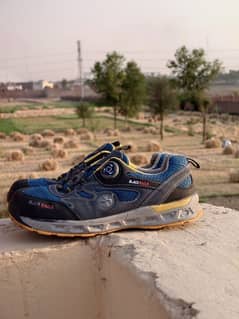 black eagle safety shoes 10/10 condition high quality