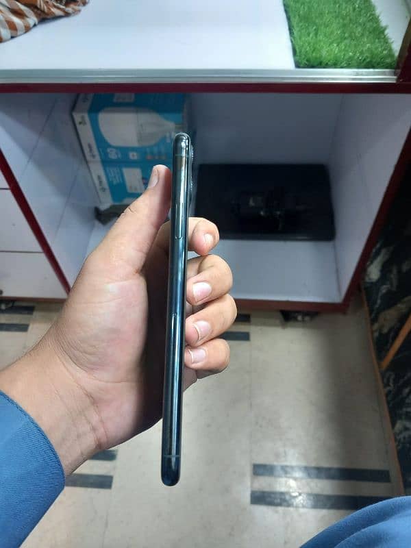 11 pro max  non PTA factory unlock 3