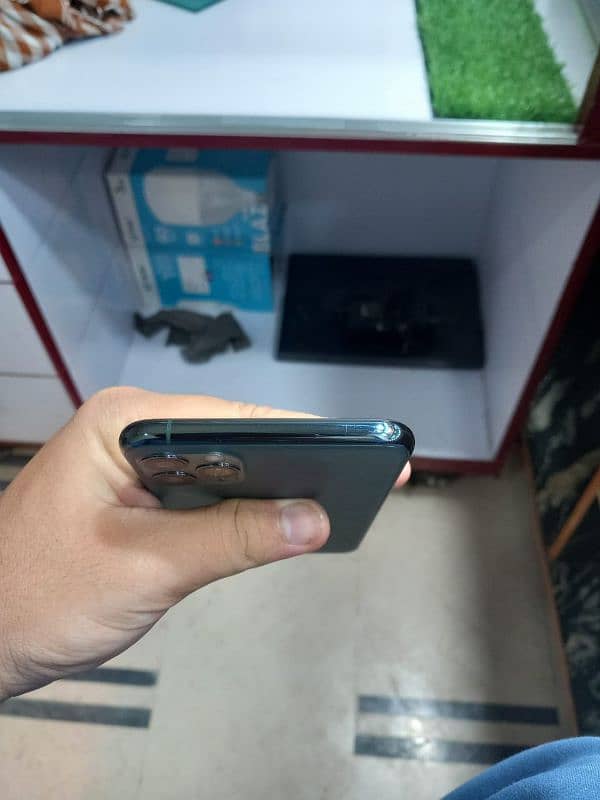 11 pro max  non PTA factory unlock 6