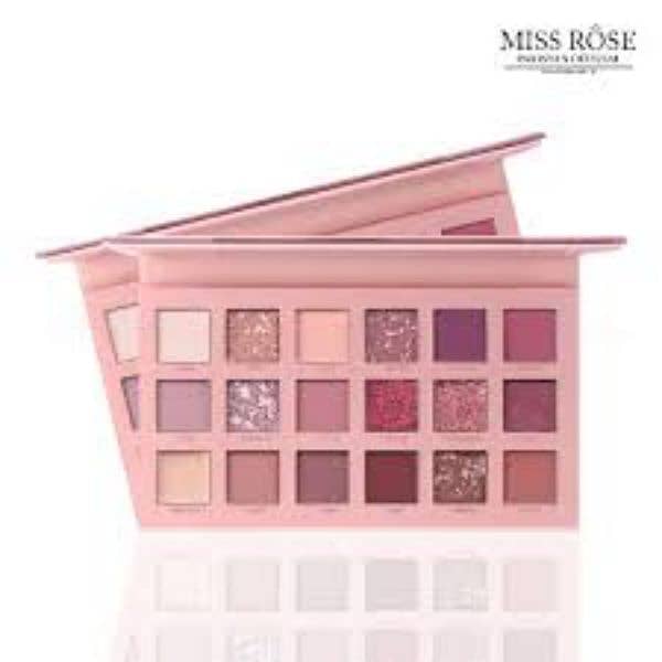 Nude and shimmery Eye shadow palette 3