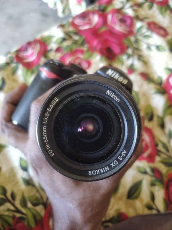 hello guys I'm selling my Nikon D5000 DSLR camera 1