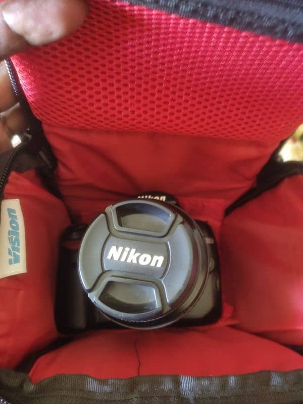 hello guys I'm selling my Nikon D5000 DSLR camera 4