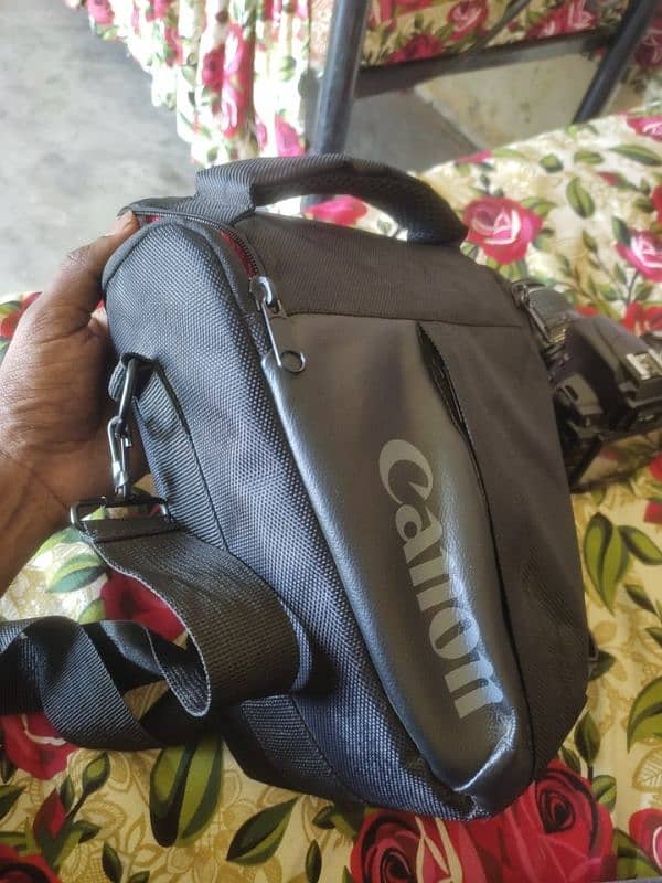 hello guys I'm selling my Nikon D5000 DSLR camera 5