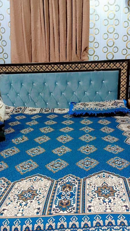 king size double bed 0