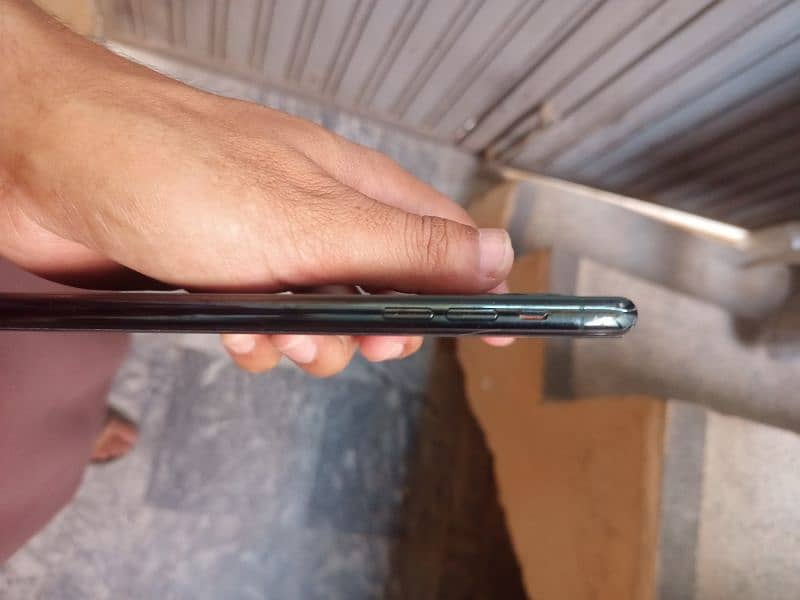 Iphone 11 pro max 4