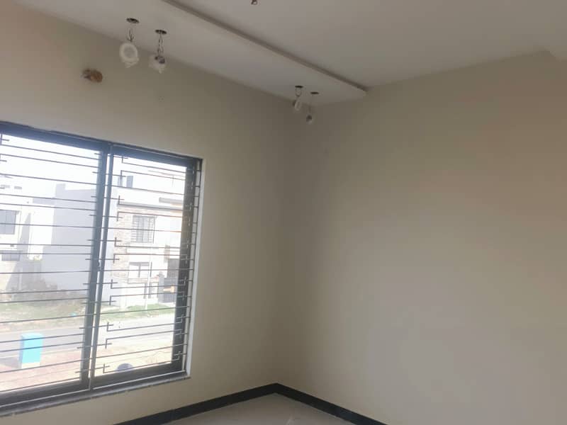 Get A Corner 5 Marla House For sale In Bahria Nasheman - Sunflower 7