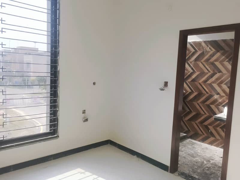 Get A Corner 5 Marla House For sale In Bahria Nasheman - Sunflower 9
