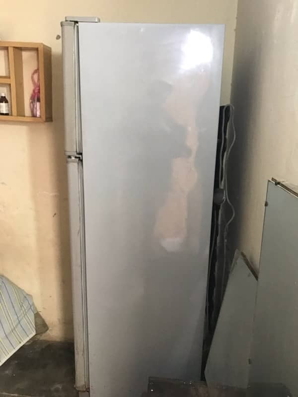 Dawalance refrigerator in good condition 2