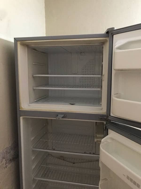 Dawalance refrigerator in good condition 3
