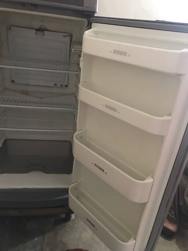 Dawalance refrigerator in good condition 4