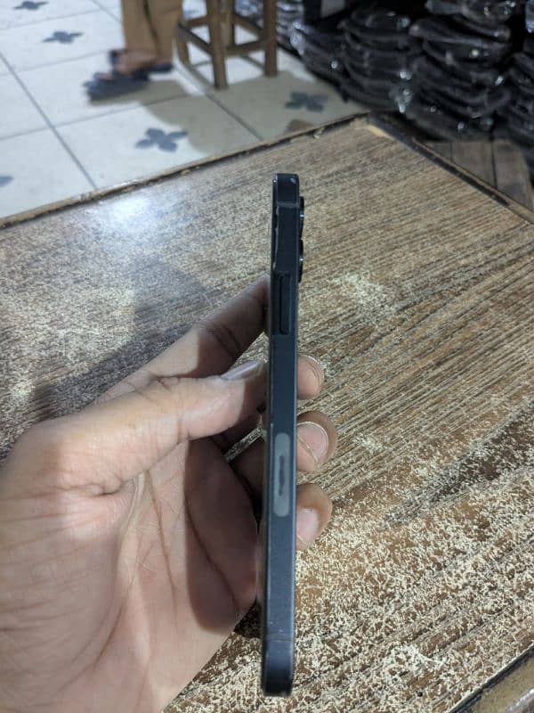iphone 12   (64Gb) navy blue 4